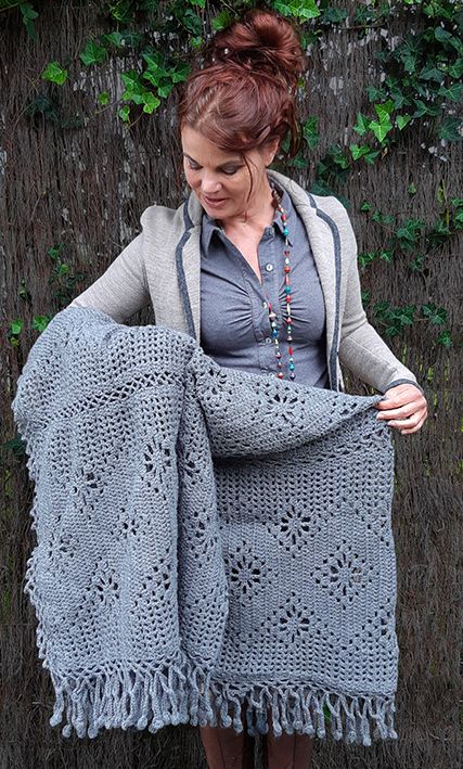 Dat haakt heerlijk weg... Deken STERRE Crochet Granny Square Pillow, Granny Square Pillow, Crochet Blanket Afghan, Crochet Quilt, Hand Crochet Baby Blanket, Crochet Granny Square, Crochet Afghans, Crochet Cushions, Pattern Baby