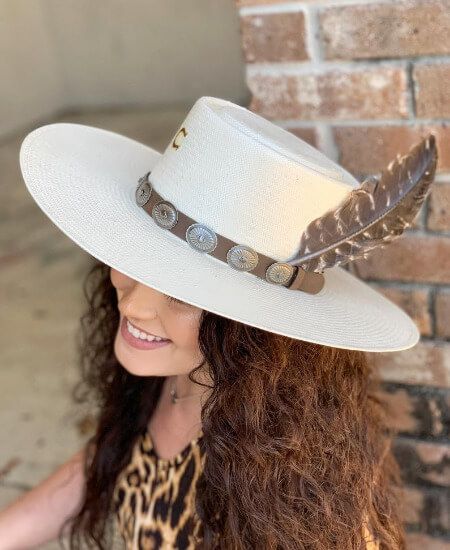 Gypsy Waltz || The Sierra Desert Charlie 1 Horse Hat $139.95    #outfitoftheday #styleoftheday  #outfitinspiration #ootd #onlineboutique #boutique #onlineshopping #fashion #love #shopsmall #trend #style #fashion #womensclothing #shoplocal #styleblogger #womensfashion #wearitloveit #2020fashion #casualstyle #casualoutfit #western #fringe #hates #bellbottoms Charlie Horse Hats, Western Hat Styles, Straw Hats Outfit, Charlie 1 Horse Hat, Plaid Shirt Outfits, Western Glam, Boat Hat, Urban Cowgirl, Classy Cowgirl