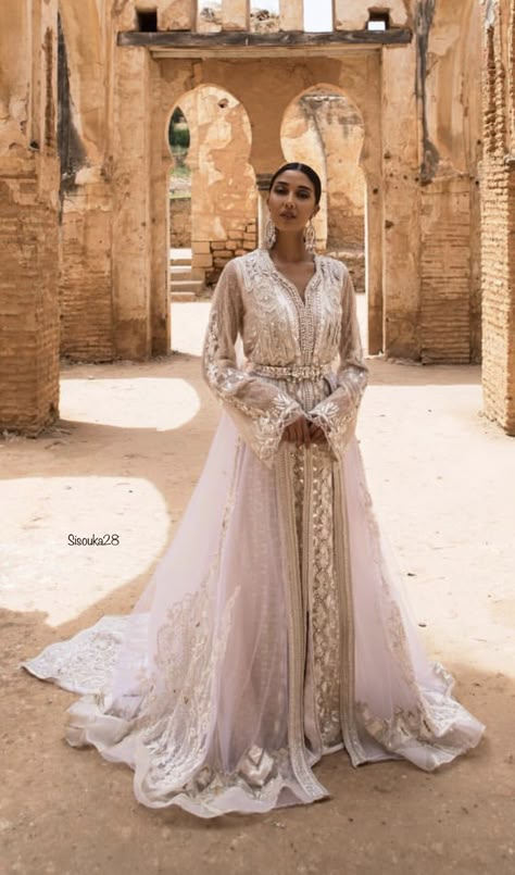 Moroccan Wedding Dress, Wedding Dresses Muslim, Kaftan Wedding, Moroccan Bride, Moroccan Dresses, Nikkah Dress, Hijab Wedding Dress, Moroccan Kaftan, Hijab Wedding