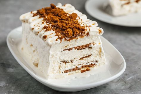 Biscoff and vanilla ice-cream meet in a layered match made in heaven - Biscoff Viennetta. Prepare it ahead of time, then you just need to decorate and serve. Biscoff Ice Cream, Layered Ice Cream Cake, Fruity Ice Cream, Christmas Ice Cream Cake, Ice Cream Dessert Recipe, Christmas Ice Cream, Hot Chocolate Fudge, Salted Caramel Ice Cream, Pudding Ice Cream