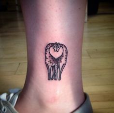 Small Giraffe Tattoo, Grandma Tattoo, Giraffe Tattoo, Giraffe Heart, Tattoo Elephant, Tattoos Cute, Unique Tattoos For Women, Small Girly Tattoos, Spiritual Tattoos