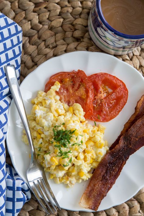 Breakfast Recipe: Scrambled Eggs with Fresh Corn, Goat Cheese & Tomatoes — Breakfast Recipes from The Kitchn Corn Breakfast, Tomatoes Breakfast, Tomato Breakfast, Hp Sauce, Easy Eat, Easy Healthy Lunches, Corn Recipes, Summer Vegetable, Fresh Corn