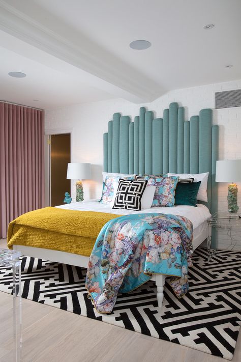 Belgravia Residence - Eclectic - Bedroom - London - by Elayne Barre Photography | Houzz Eclectic Decor Bedroom, Retro Bedrooms, European Home Decor, Eclectic Bedroom, Stylish Beds, Decor Themes, Retro Home Decor, Retro Home, Headboards