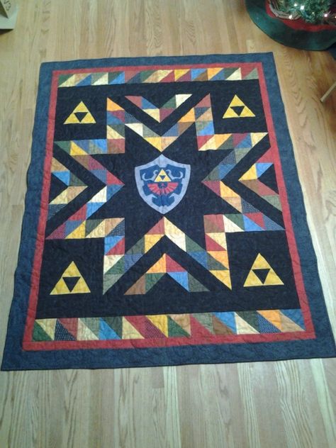 Hylian Shield Zelda Quilt DONE!!!! Legend Of Zelda Quilt Pattern, Zelda Quilt Pattern, Zelda Quilt, Zelda Crafts, Zelda Baby, Shield Pattern, Hylian Shield, Quilt As You Go, Boy Quilts