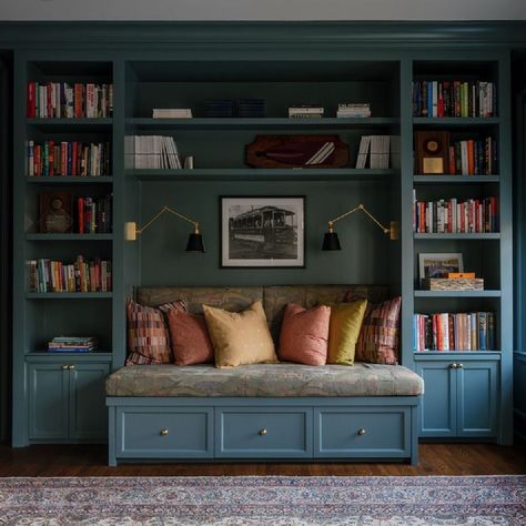 Farrow & Ball de Nimes painted bookshelves and cozy built-in bench - Zoe Feldman Design. #farrowandballdenimes Daybed With Bookshelves, Bookshelf Banquette, Daybed Library, Dark Home Library, Bookcase Daybed, Library Sofa, Custom Bookshelf, Rustic Luxe, Library Room