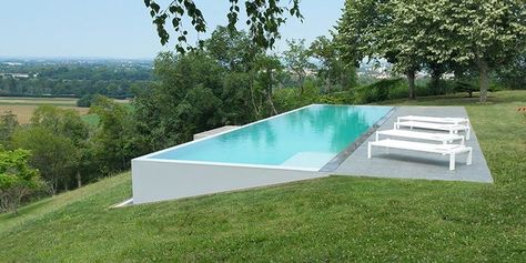 Hillside Pool, Modern Pool House, Moderne Pools, Sloped Yard, Luxury Swimming Pools, Pool Landscape Design, Small Pool Design, Natural Swimming Pools, Backyard Pool Landscaping