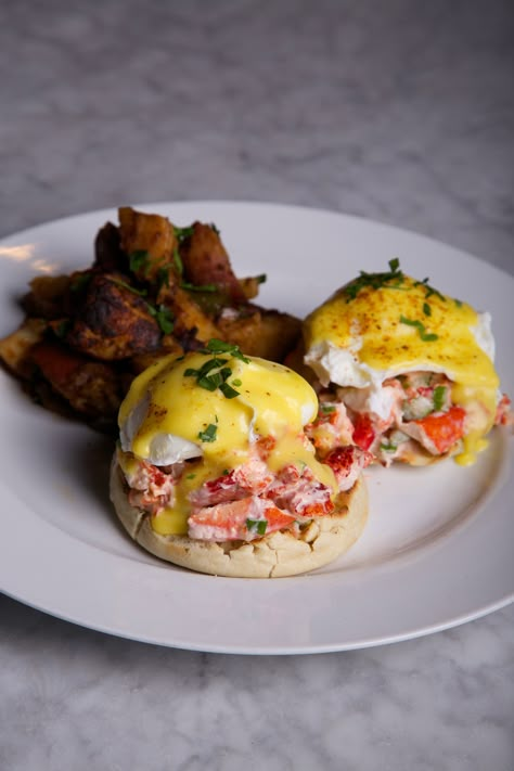 Lobster Benedict, Lobster Eggs, Benedict Recipe, Eggs Benedict Recipe, Egg Benedict, Mexican Breakfast Recipes, Lobster Recipes, Buffet Design, Mother's Day Brunch