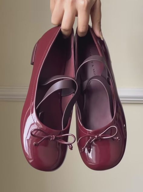 Maroon mary jane bow ballets Academia Shoes, Red Ballerinas, Marry Jane, Ballet Clothes, School Fits, Dark Red, Mary Janes, Cute Outfits, Ballet