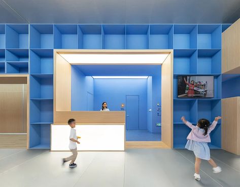 Cubicle Shelves, English Center, Minimal Interior, Project Site, Working Space, Design Master, Education Design, Classroom Walls, Exhibition Space