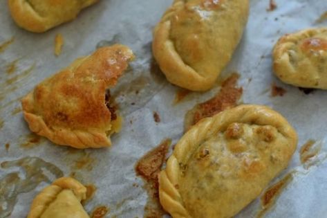 Chorizo Empanadas, Avocado Dipping Sauce, Work Snacks, Beef Chorizo, Parmesan Chicken Wings, Creamy Avocado Sauce, Chorizo Recipes, Beef Empanadas, Easy Potato Salad