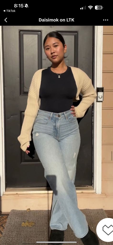 High Waisted Jeans Outfit Midsize, Put Together Casual Outfits, Outfits With Navy Blue Shirt, Formal Outfits With Jeans, Outfit Ideas For Broad Shoulders, Lunch Date Outfit Ideas Casual, Dark Jeans Outfit Fall, Jean Work Outfits, Teaching Outfits High School