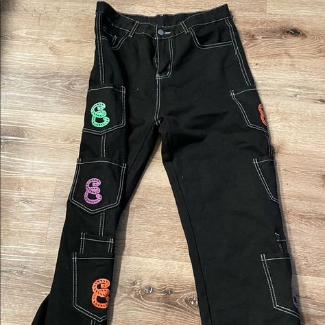 never worn black cargo pants Diy Cargo Pants, Cargo Pants Color, Shein Jeans, Diy Jeans, Pants Baggy, Hip Hop Art, Black Cargo Pants, Jeans Diy, Black Cargo