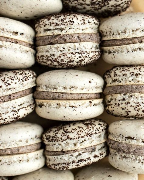 Oreo Macarons, Cream Macarons, French Macaroon Recipes, French Macarons Recipe, Macarons Recipe, Oreo Buttercream, Chocolate Macaroons, French Cookies, Macaroon Cookies