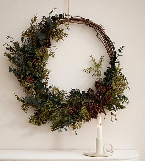 Florist Workshop, Juniper Wreath, Plant Wreath, Eucalyptus And Pine, Natural Christmas Wreaths, Dried Floral Wreaths, Christmas Advent Wreath, Dried Wreath, Dried Plants