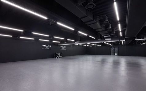 Kpop Dance Studio Aesthetic, Dance Studios Design Interiors, Dance Practice Room Aesthetic, Dance Studio Design Ideas, Kpop Dance Studio, Dance Room Ideas, Dance Room Aesthetic, Studio Dance Room Kpop, Dance Studio Room