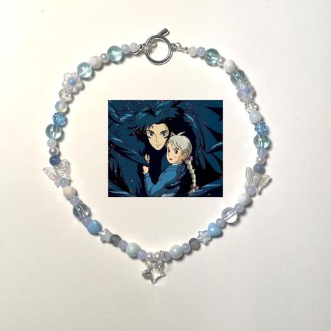 Howls Moving Castle Bracelet, Beeds Jewelery, Howl's Moving Castle, Anime Jewelry, Diy Jewelry Unique, Beaded Necklace Designs, Bead Charms Diy, Beaded Jewels, Diy Bracelet Designs