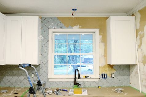 Kitchen Backsplash Around Window, Tile Around A Window, Backsplash Around Window, Tile Around Window, Tiled Window Sill, Windows In Kitchen, How To Tile, Window Kitchen, Kitchen Desks