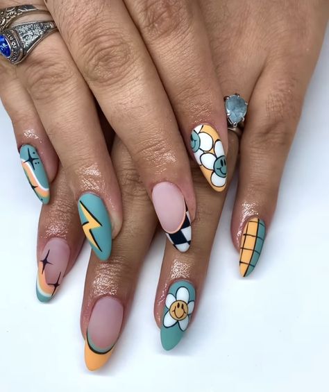 Nail Art Crazy, Unusual Nail Art, 90s Fall Nails, Tattoo Inspired Nails, Eclectic Nail Art, Graphic Nail Art, Electric Nails, Crazy Nail Art Designs, Mosaic Nails