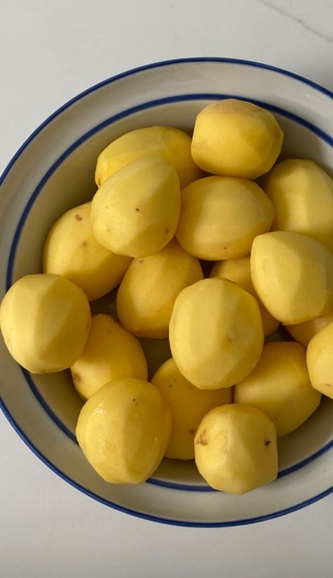 Potatoes Aesthetic, Vegetables Photography, Organic Cooking, Cute Potato, Cooking At Home, Yellow Bow, Food Babe, Aesthetic Moodboard, Peeling Potatoes