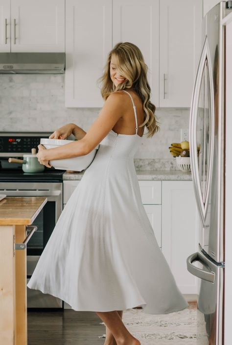 #baking #baking #photoshoot Kitchen Photoshoot Ideas Women, Women Kitchen Aesthetic, Baking Senior Pictures, Apron Photoshoot Ideas, Kitchen Instagram Pictures, Baking Branding Photoshoot, Kitchen Photoshoot Woman, Kitchen Poses, Kitchen Photoshoot Ideas