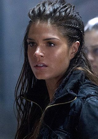 The 100, grounder hair... Octavia (Marie Avgeropoulos) Octavia Blake Season 1, The 100 Hair, The 100 Hairstyles, The 100 Season 3, Ricky Whittle, Octavia Blake, Marie Avgeropoulos, The 100 Show, Swing Dancing