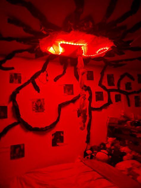 stranger things stranger things season 4 grunge emo cool decorations LED portal diy scary horror Horror Room Ideas Home Decor, Stranger Things Inspired Room, Stranger Things Bedroom Ideas, Stranger Things Room Ideas, Stranger Things Bedroom, Stranger Things Room Decor, Fnaf Bedroom, Horror Bedroom Ideas, Stranger Things Room