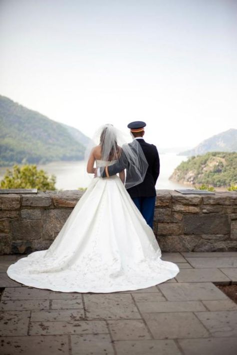 Military Wedding Photography, West Point Wedding, Wedding Tumblr, Army Wedding, Look At This Photograph, Patriotic Wedding, Military Wedding, Iconic Moments, Military Love