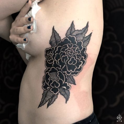 Old School Tattoo Cover Up, Dark Flower Cover Up Tattoo, Blackout Flower Tattoo, Dark Cover Up Tattoos For Women, Old School Flower Tattoo Black, Traditional Tattoo Cover Up, Tattoo Rug, Blast Over Tattoo, Flower Cover Up Tattoos