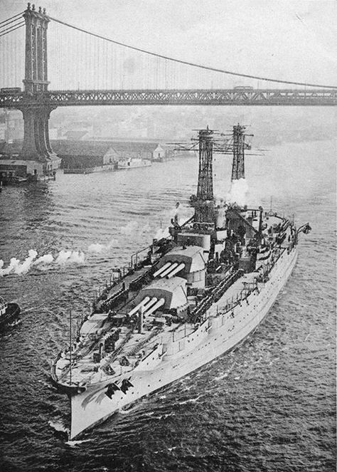 Arizona in the East River New York City circa mid-1916. Us Battleships, Uss Arizona, Go Navy, Capital Ship, Us Navy Ships, Naval History, East River, Pearl Harbor, Navy Ships