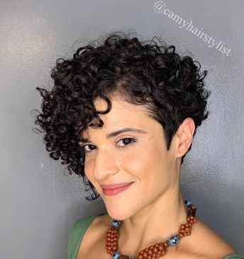 Short Curly Hair With Bangs, 3b Hair, Wavy Pixie Cut, Asymmetrical Pixie Cuts, Curly Pixie Hairstyles, Curly Pixie Haircuts, Pixie Cut With Bangs, Asymmetrical Pixie, Curly Pixie Cuts