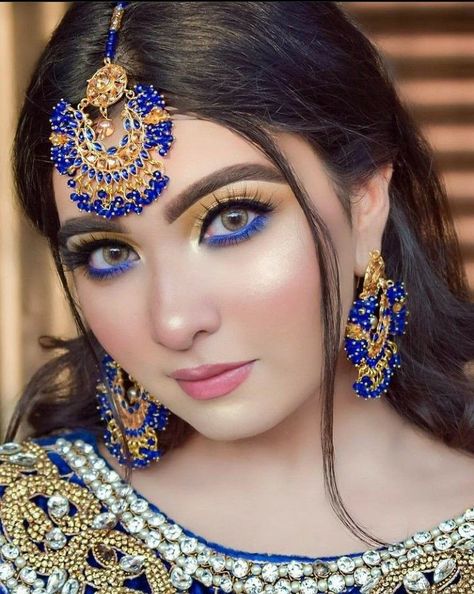 Blue complete jewelry, makeup fashion Blue Bridal Makeup, Kashee Bridal, Bridal Makeup For Blondes, Bangs Cut, Bridal Makeup Videos, Side Bun Hairstyles, Indian Eyes, Soft Eye Makeup, Side Bun