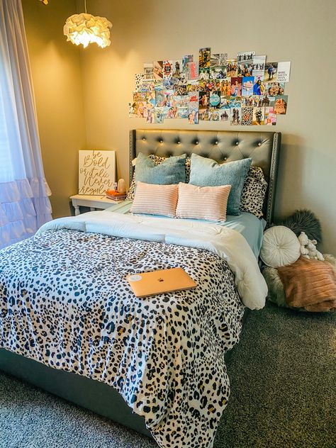 Teen tween bedroom black and white dot leopard collage wall vogue teal and pink 2016 Bedroom Aesthetic, Leopard Collage, Glam Bedrooms, Cozy Kitchen Ideas, Bedroom Black And White, Dorm Room Decor Ideas, Home Decor Cozy, Preppy Decor, College House