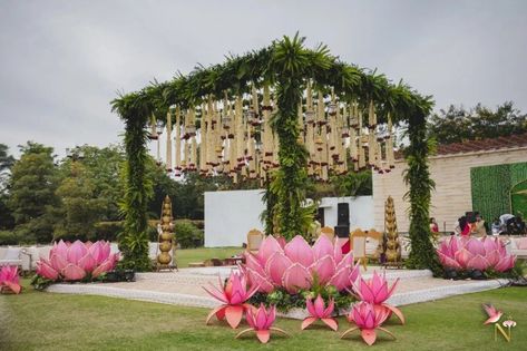 Banquet Hall Wedding Decor Indian, Phere Mandap Decoration, Lotus Theme Wedding, Vidhi Mandap Indian Weddings, Outdoor Indian Wedding Mandap, Lotus Wedding Decor, Wedding Chori, Wedding Setup, Wedding Hall Decorations