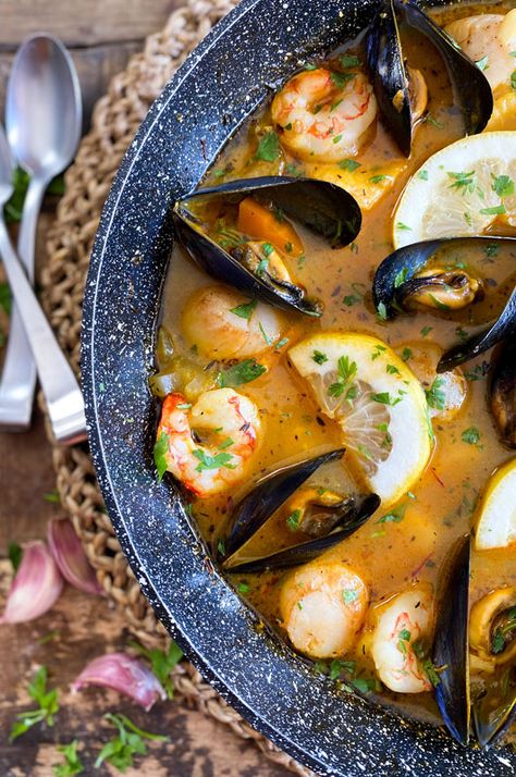 Seafood Skillet, Seafood Cioppino, Fish Stew Recipes, Pan Recipe, Gluten Free Recipe, Easy Seafood Recipes, One Pan Meals, Fish Dishes, Seafood Dishes