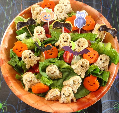 Ghost Sandwiches, Salad Halloween, Halloween Vegetables, Pumpkin Carrots, Halloween Salad, Healthy Halloween Party Food, Vegetable Trays, Diy Halloween Food, Halloween Pasta