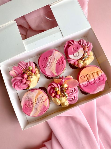 Valentines Day Cupcake, Cupcakes Design, Valentine Cupcakes, Birthday Cupcakes Decoration, Dessert Decor, Maria Victoria, Mini Torte, 20th Birthday Party, Cookie Bakery