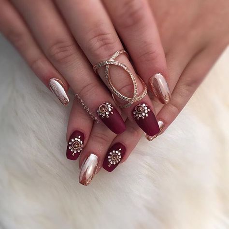 @kiaraskynails 💅🏻 @veniiznails #riyasnailsalon #nailsmagazine #chromelife#matte sun kiss chrome Nails For Indian Wedding, Indian Nails, Subtle Nail Art, Bridal Nails Designs, Bridal Nail, Pretty Henna, Bridesmaids Nails, Wedding Nail Art Design, Natural Nail Art