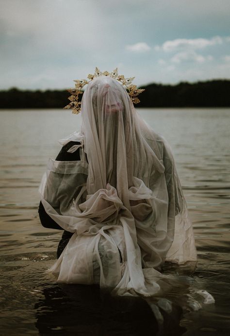 Fantasy Lake, Fantasy Aesthetics, Inspo Photoshoot, Dc Photography, Horror Photography, Lake Photoshoot, Water Shoot, Fantasy Witch, Dark Aesthetics