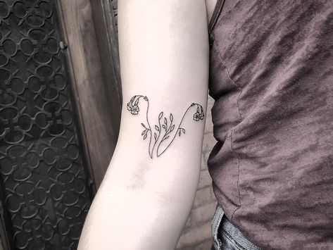 Obgyn Tattoo, Uterus Tattoo Minimalist, Feminist Flower Tattoo, Uterus Line Art, Simple Uterus Tattoo, Uterus Flower Tattoo, Flower Uterus Tattoo, Floral Uterus Tattoo, Endo Tattoo