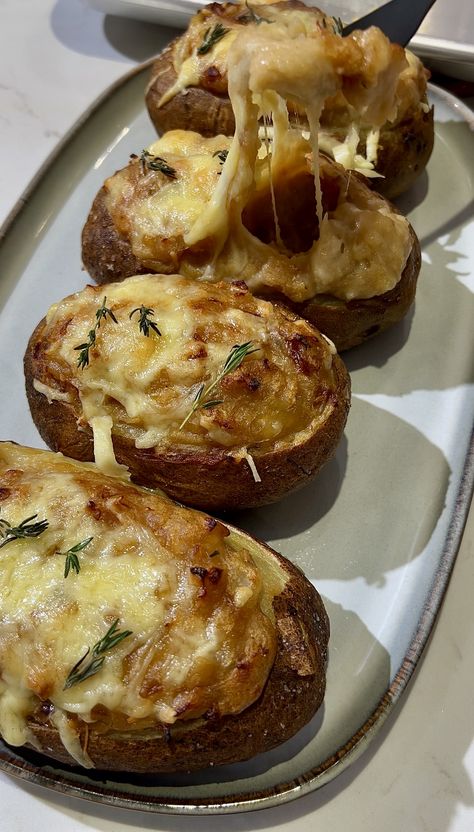 French Onion Twice Baked Potatoes Recipe French Onion Twice Baked Potatoes, Fancy Baked Potatoes, French Onion Potatoes, Baked Potato Dinner, Twice Baked Potatoes Recipe, Potato Oven, Potato Stuffed, Twice Baked Potato, Sheet Pan Dinners Chicken