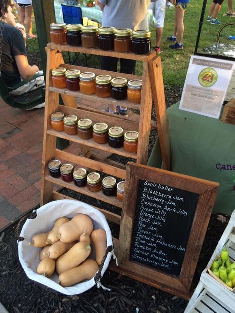 Farmers Market Canned Goods, Farmers Market Sourdough Display, Farmers Market Tent, Farm Store Decor, Market Displays Booth Ideas, Bakery Cart, Bakery Stand, Homestead Business, Micro Bakery