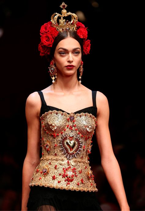 La Sicilia spagnola di Dolce e Gabbana - The Moodboarders Sicily Wedding, Lady Madonna, Heart Dress, Dolce E Gabbana, Art Textile, Spring Summer 2015, Sacred Heart, Dolce & Gabbana, Evening Wear