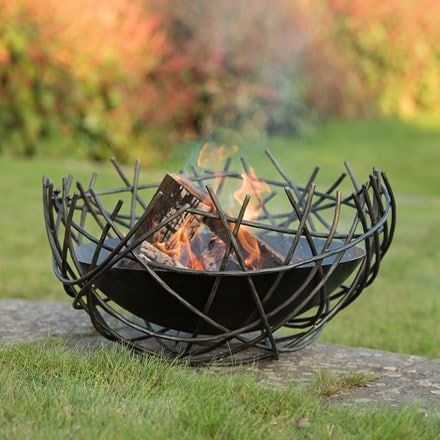 Brazier Fire, Iron Fire Pit, Outdoor Fire Pit Designs, Fire Basket, Metal Fire Pit, Cool Fire Pits, Fire Pit Bowl, Patio Fire Pit, Garden Fire Pit