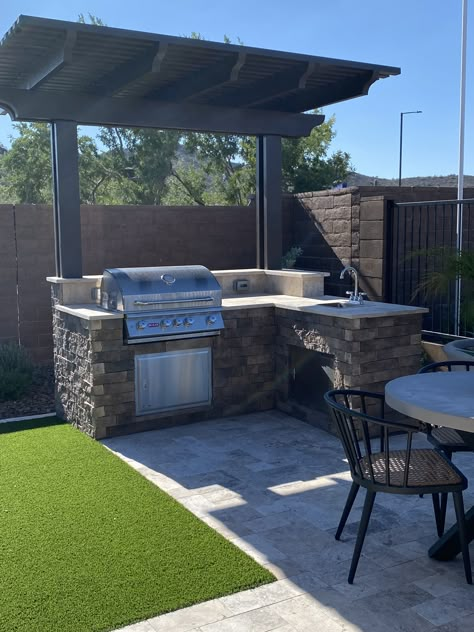 Mexican Backyard Ideas, Small Backyard Bbq Area Patio, Small Yard Grilling Area, Backyard Barbeque Design, Backyard Entertainment Ideas, Small Backyard Bbq Area, Small Backyard Grilling Area, Backyard Grill Ideas, Backyard Grilling Area