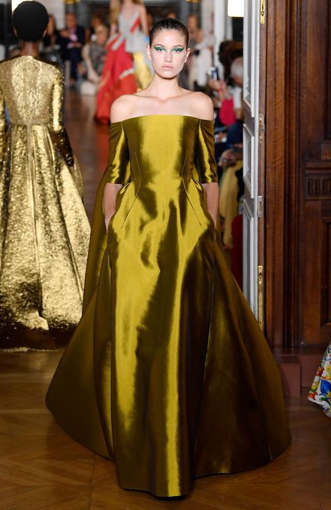 Gown Haute Couture, Gucci Gown, Dress Couture, Valentino Haute Couture, Collection Couture, Valentino Couture, Valentino Dress, Couture Runway, Fall 2018