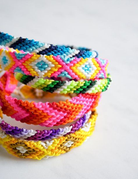 Classic Friendship Bracelets Braclate Ideas, Chevron Friendship Bracelet, Chevron Friendship Bracelets, Friendship Bracelets Easy, Ankle Bracelets Diy, Purl Bee, Yarn Bracelets, Embroidery Bracelets, Chevron Bracelet