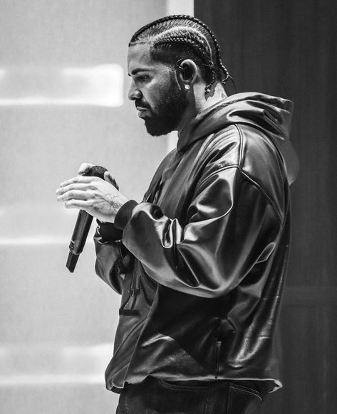 Drake Side Profile, Kendrick Lamar Album Cover, Drake Tour, Drake Photography, Old Drake, Drake Rapper, Drake Travis Scott, Champagne Papi, Drake Concert