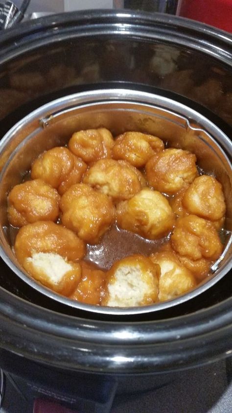 Slow Cooker Golden Syrup Dumplings - Slow Cooker Tip Butterscotch Dumplings, Silverside Slow Cooker, Easy Crockpot Dump Meals, Slow Cooker Roasted Potatoes, Golden Syrup Dumplings, Chicken Soup Slow Cooker, Slow Cooker Christmas, Slow Cooker Baking, Sweet Dumplings