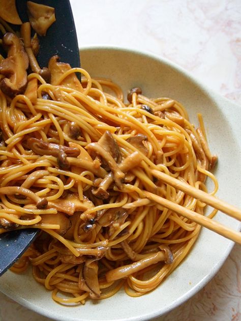 Roasted Garlic Soy Butter Noodles - girlfromcalifornia Butter Noodles, Soy Butter, Recipes With Soy Sauce, Asian Noodle, Nori Seaweed, Buttered Noodles, Asian Noodles, Garlic Head, Mushroom Pasta