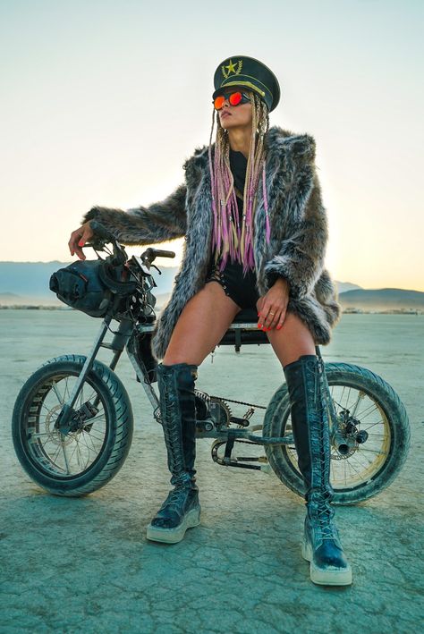 Burning Man Boots Women, Burning Man Braids, Burning Man Festival Women, Burning Man Aesthetic, Burning Man Shoes, Burning Man Outfits Women, Burning Man Fashion Woman, Estilo Burning Man, Burning Man Boots